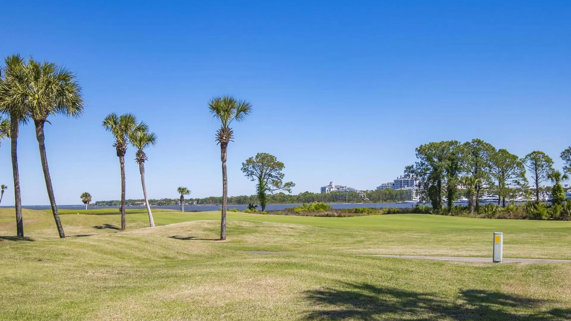 Holiday home 819 Harbour Point 'Steel Magnolia On The Bay' Villa Destin United States